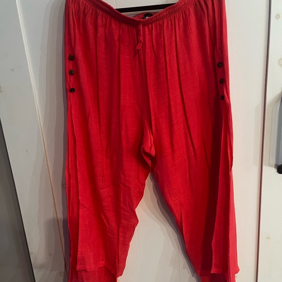 Beautiful pants and top outfit perfect for vacation trips and summer gatherings. - Picture 4 of 9